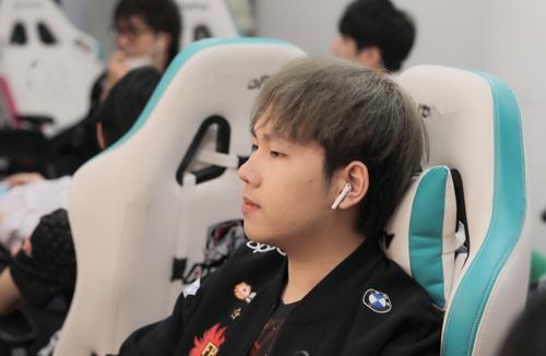 lolBO人赚是什么梗