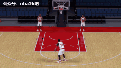 《NBA 2K19》如何单手持球虚晃上篮？